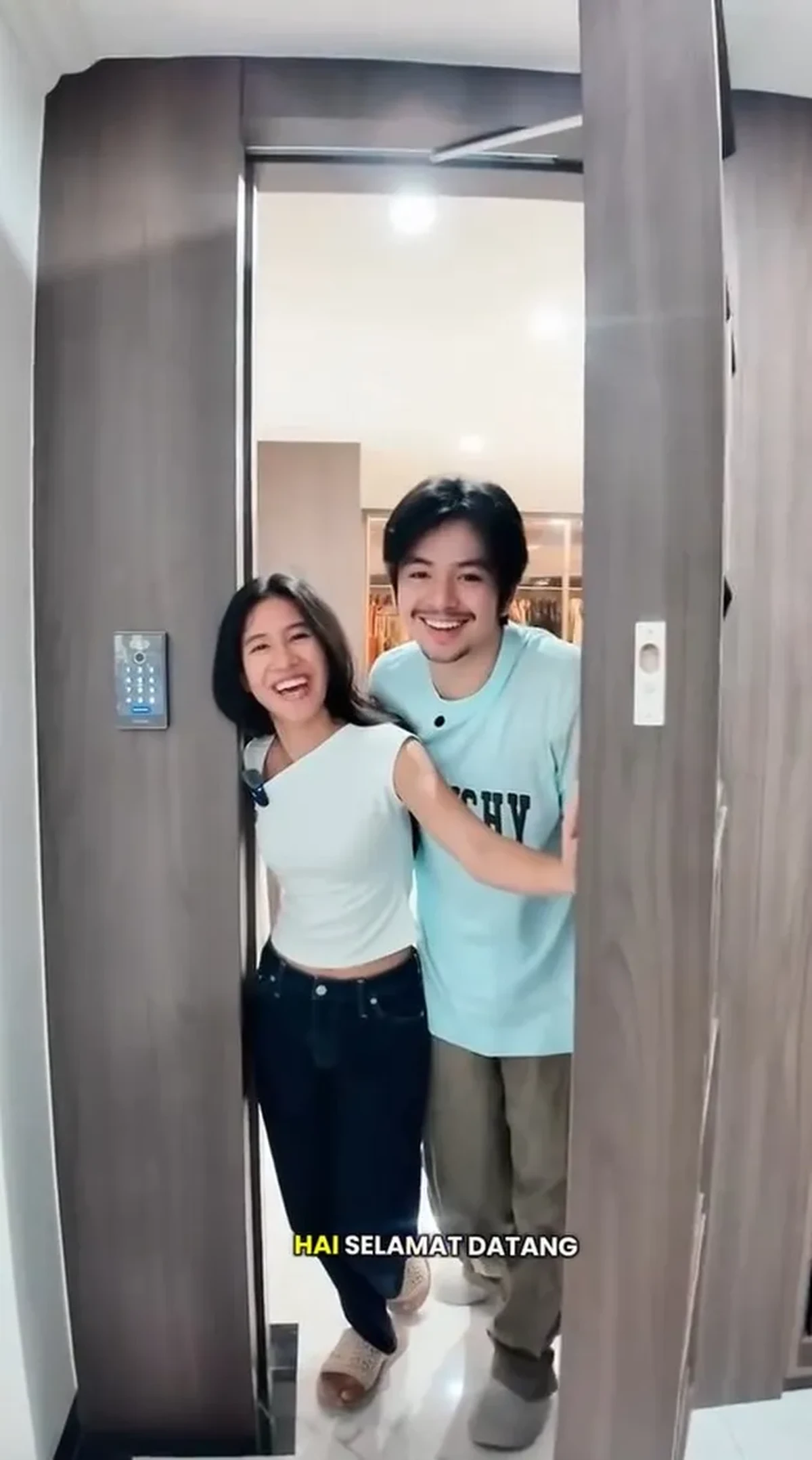 Wardrobe Shenina Cinnamon dan Angga Yunanda