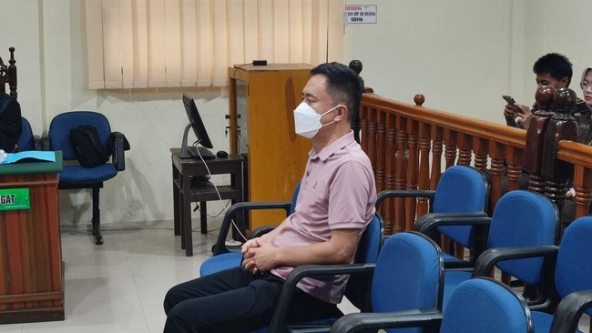 Warga Negara China, Liu Xiaodong didakwa tindak pidana merebut paksa tambang emas hingga penguasaan bahan peledak tanpa izin di wilayah Ketapang.