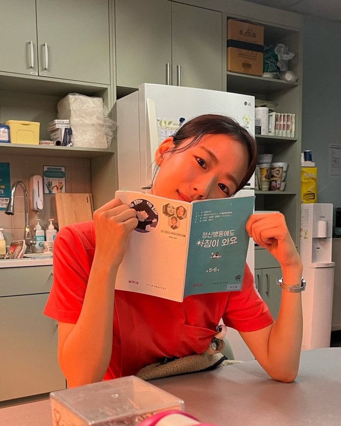 Aktris kelahiran 1996 tersebut pandai memilih peran di setiap kemunculannya sebagai karakter pendukung, Beauties. Lee Yi Dam bahkan termasuk wajah favorit Netflix dengan membintangi 5 proyek akting tayangan original platform./ Foto: instagram.com/eedam_b