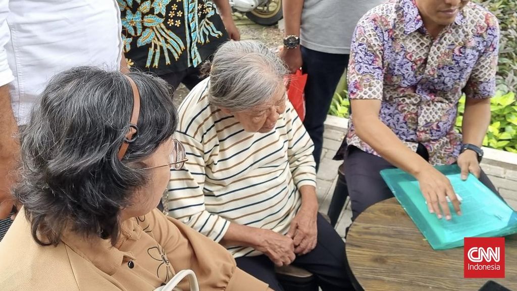 Ditawari RJ, Nenek Elina Surabaya Tolak Damai dengan Penghancur Rumah