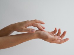 Kenali Ciri Kulit Tak Terhidrasi dengan Baik saat Puasa