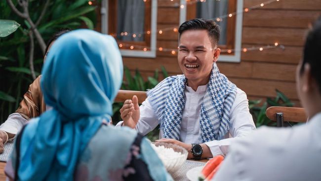 Ada cara menjawab pertanyaan 'kapan nikah' yang elegan saat Lebaran. Simak tipsnya di sini!