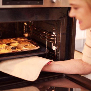 Hati-Hati, 5 Wadah Makanan yang Tidak Boleh Dimasukkan ke Microwave