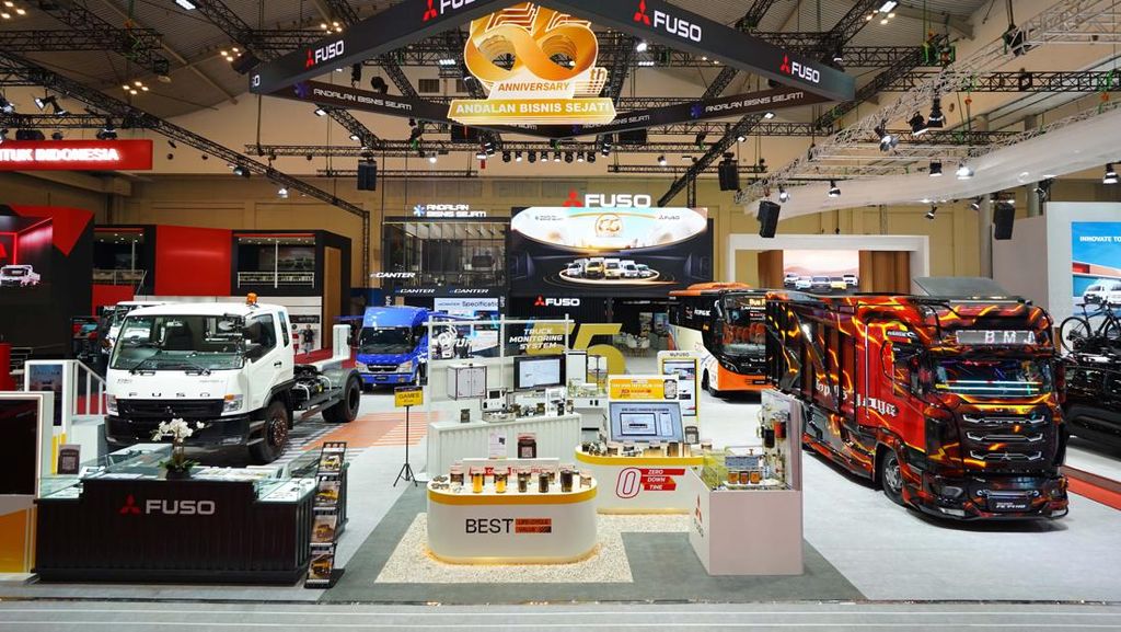 Mitsubishi Fuso Jadi Merek Mobil Komersial Terlaris Indonesia 2025