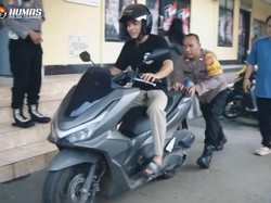 Gerebek Gudang Hasil Curian di Bogor, Polisi Kembalikan Motor ke Pemilik