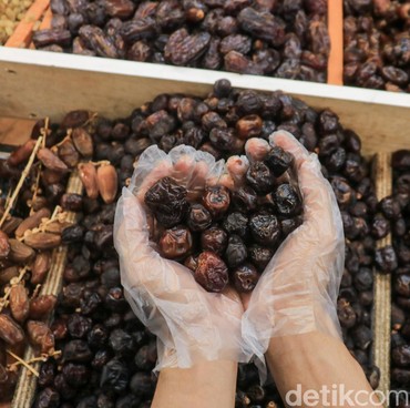 Jangan Dimakan! Ini 5 Ciri-ciri Kurma yang Sudah Tak Layak Konsumsi