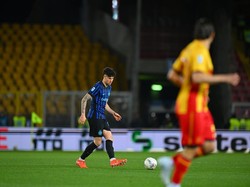 Bastoni Dicemooh Fans Lawan, Chivu Membela