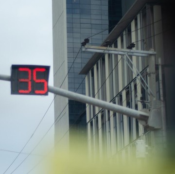 Kenapa Lampu Lalu Lintas Berwarna Merah, Kuning, dan Hijau? Ini Alasannya!