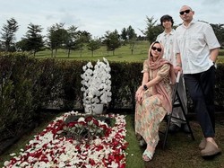 BCL, Noah, dan Tiko Kompak Ziarah ke Makam Ashraf Sinclair, Ayah Mertua Beri Komentar