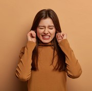 Hati-Hati, 5 Kebiasaan yang Bisa Mengganggu Fungsi Telinga