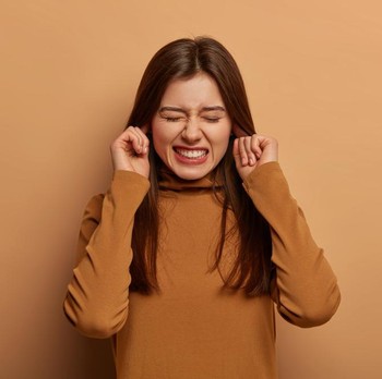 Hati-Hati, 5 Kebiasaan yang Bisa Mengganggu Fungsi Telinga
