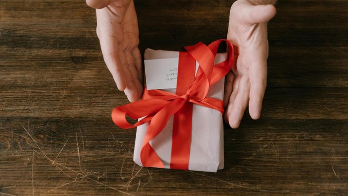 Punya sifat yang dermawan atau murah hati