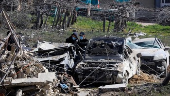 FOTO: Hizbullah Serukan Pembalasan Usai Serangan Israel di Lebanon