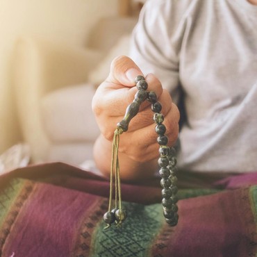 5 Bacaan Zikir Penenang Hati yang Mudah Diamalkan