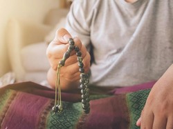 5 Bacaan Zikir Penenang Hati yang Mudah Diamalkan