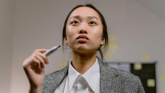 Orang yang misterius biasanya sangat mandiri.