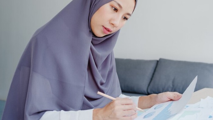 INFJ dikenal mampu menjaga fokus melalui perencanaan matang dan refleksi diri. Tipe ini tetap produktif saat puasa karena terbiasa bekerja dengan ritme yang stabil dan terarah./ Foto: freepik.com/tirachardz
