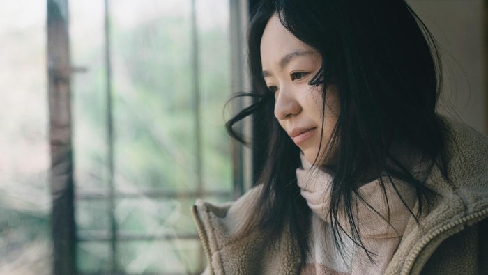 Orang misterius cenderung introspektif. Mereka penuh pertimbangan dan mengambil keputusan dengan bijaksana.