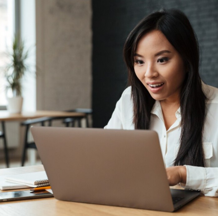 ISTJ mempertahankan produktivitas dengan disiplin tinggi dan rutinitas yang jelas. Struktur kerja yang stabil membantu mereka tetap fokus selama berpuasa./ Foto: freepik.com/drobotdean