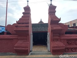 Rahasia Bata Merah dan Piring Cina di Masjid Panjunan Cirebon