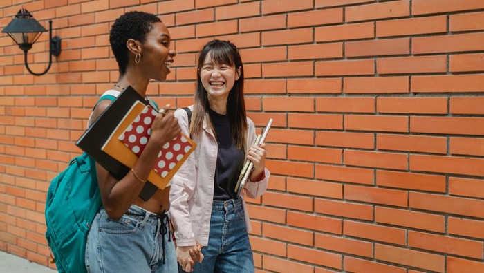 Punya sifat yang menghargai orang lain