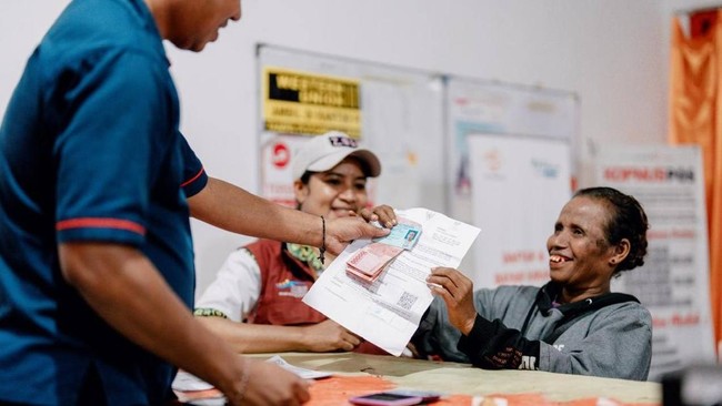 Mensos Jamin Penyaluran Bansos PT Pos Tak Bentrok dengan KDMP