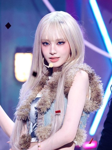 Obati Rindu Fans, Liz IVE Tampil dengan Rambut Blonde untuk Promosikan 'BANG BANG' di Show! Music Core