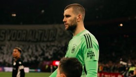 Hasil Liga Belanda: Debut Maarten Paes di Ajax Berakhir Imbang