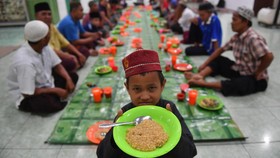 FOTO: Tradisi Memasak Bubur Takjil di Nusantara