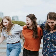 3 Cara Menghadapi Teman yang Haus Perhatian Tanpa Harus Membuang Energi