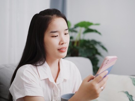 7 Ciri Kepribadian Orang yang Lama Balas Chat WhatsApp