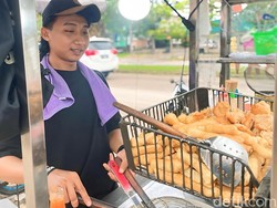 KIsah Andri, Gen Z Indramayu Raup Rp 700 Ribu Sehari dari Jual Gorengan