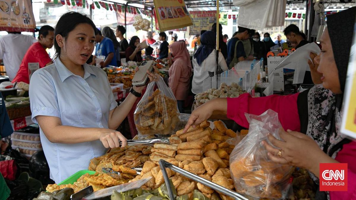 FOTO: Benhil, Magnet Utama Pemburu Takjil di Jakarta