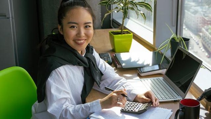 7 Ciri Orang yang Pandai Mengelola Keuangan, Bukan Pelit tapi Punya Kendali