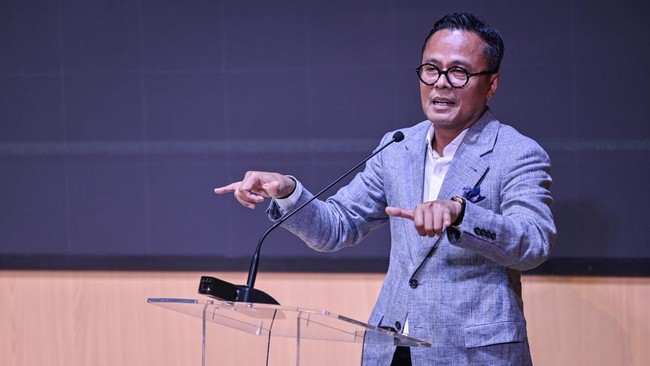 Dony Oskaria mengatakan target merger BUMN Karya yang sebelumnya selesai pada Juni 2026, kemungkinan mundur ke bulan berikutnya.