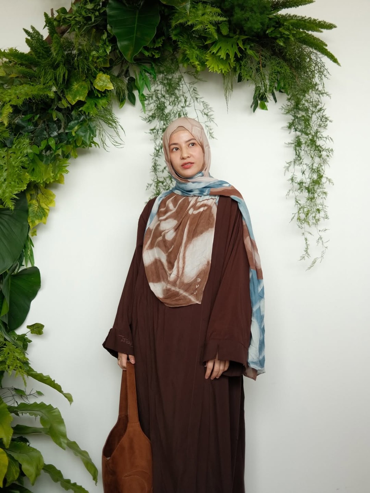 Gaya padu padan hijab pashmina bahan viscose&period;