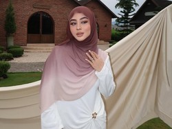 Outfit Bukber, 7 Gaya Artis Cantik Tanah Air Pakai Pashmina Viscose Rapi Tanpa Disetrika