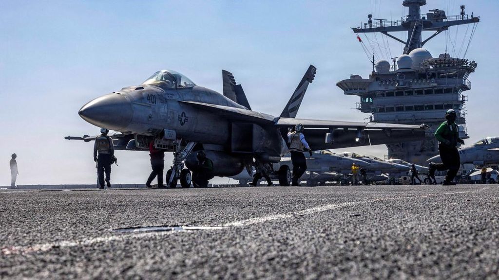 FOTO: USS Abraham Lincoln Terlacak Hanya 700 Km dari Pantai Iran