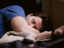 Berlebihan Tidur Saat Puasa Bikin Buncit, Ini 4 Cara Atur Polanya