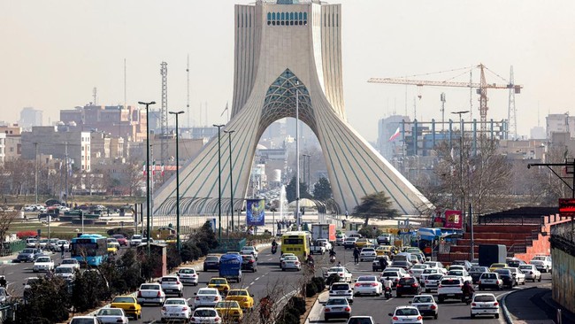 Sejumlah negara desak warga negaranya segera tinggalkan Iran di tengah meningkatnya ancaman serangan Amerika Serikat.