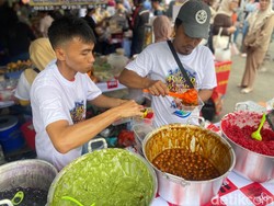 Antre 30 Menit! Demi Cicip Bubur Safar Viral di Pasar Takjil Benhil