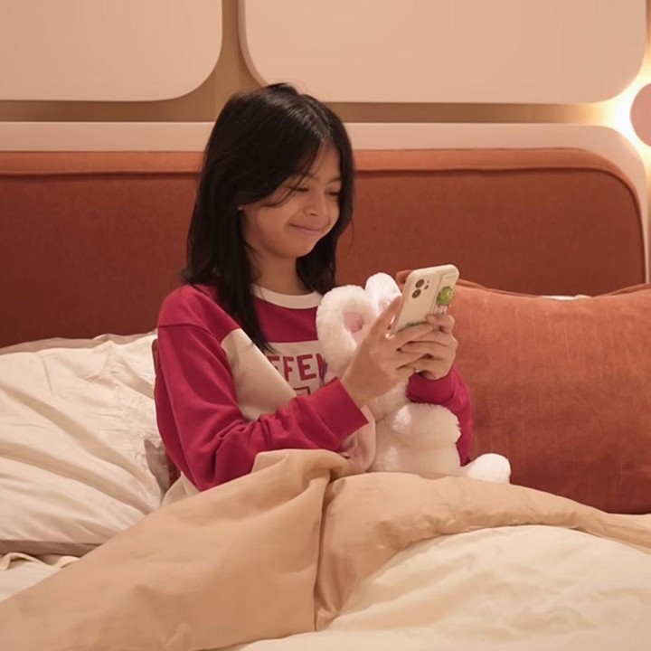 <p>Surya Insomnia belum lama ini memperlihatkan setiap sudut kamar baru milik putri sulungnya, Milaya Tatiana Surya, yang telah direnovasi. Kamar sang putri kini tampak memiliki suasana yang lebih hangat dan <em>aesthetic.</em> (Foto: Instagram @suryainsomnia)</p>