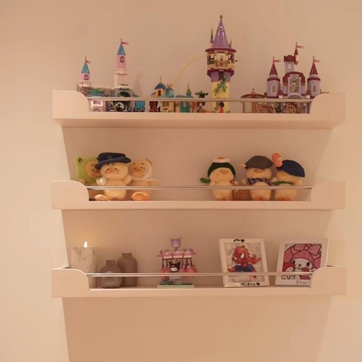 <p>Hal tersebut diketahui melalui <em>postingan</em> terbaru Surya di akun Instagram pribadinya. Lantaran kini Milaya telah menginjak usia 10 tahun alias hampir beranjak remaja, ia meminta kamar baru sesuai dengan keinginannya.&nbsp;(Foto: Instagram @suryainsomnia)</p>