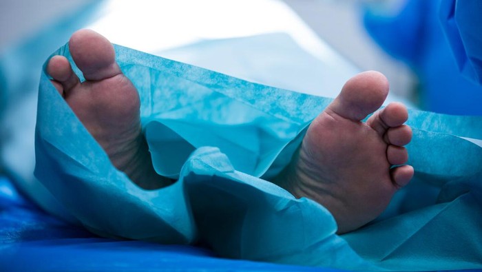 Kronologi tewasnya siswa MTs di Maluku berdasarkan pernyataan ayahnya. Korban sempat dirawat di RS sebelum dinyatakan meninggal.