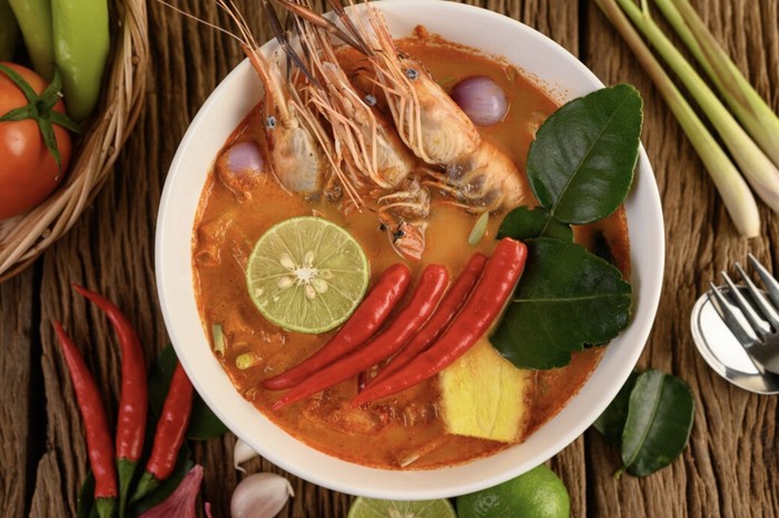 Makanan yang terlalu pedas yang dikonsumsi saat sahur berisiko menimbulkan heartburn dan naiknya asam lambung atau acid reflux./ Foto: Freepik.com/Jcomp