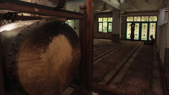 Pada awal abad ke-17 tepatnya di tahun 1620, Pangeran Achmad Djaketra alias Pangeran Jayakarta membangun Masjid Jami Assalafiyah.