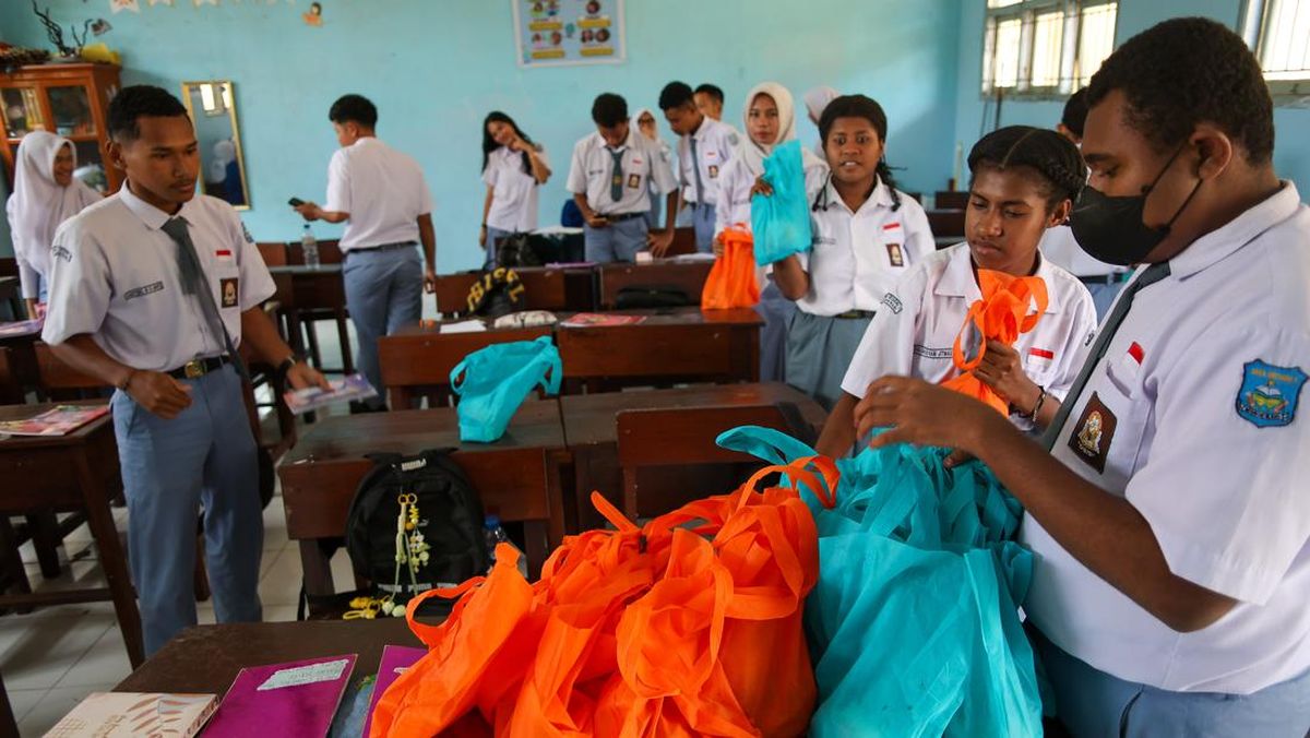 FOTO: Penyaluran MBG saat Ramadan, dari Ayam Ungkep hingga Kurma