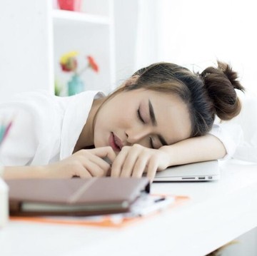 Bukan Cuma Lapar, Ini Penyebab Kamu Mudah Lelah saat Puasa