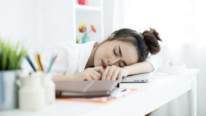 Bukan Cuma Lapar, Ini Penyebab Kamu Mudah Lelah saat Puasa