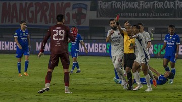 FOTO: Tekuk Persita, Persib Kukuh di Puncak Super League